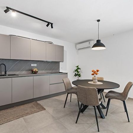 Ferienwohnung Poli Nona - Renovated In 2023 Poreč Exterior foto