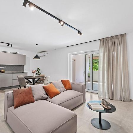 Ferienwohnung Poli Nona - Renovated In 2023 Poreč Exterior foto