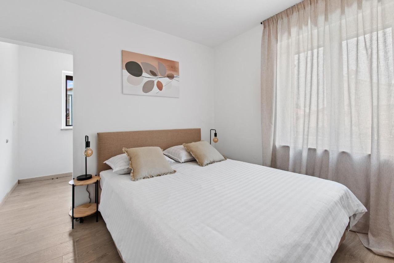 Ferienwohnung Poli Nona - Renovated In 2023 Poreč Exterior foto
