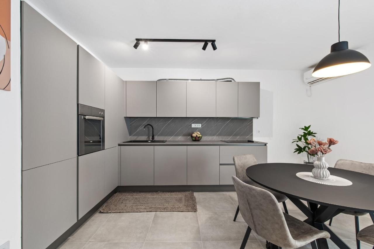 Ferienwohnung Poli Nona - Renovated In 2023 Poreč Exterior foto
