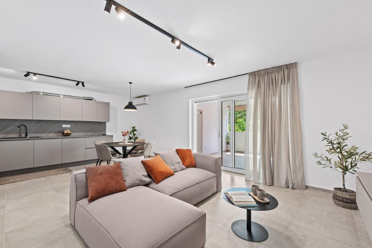 Ferienwohnung Poli Nona - Renovated In 2023 Poreč Exterior foto