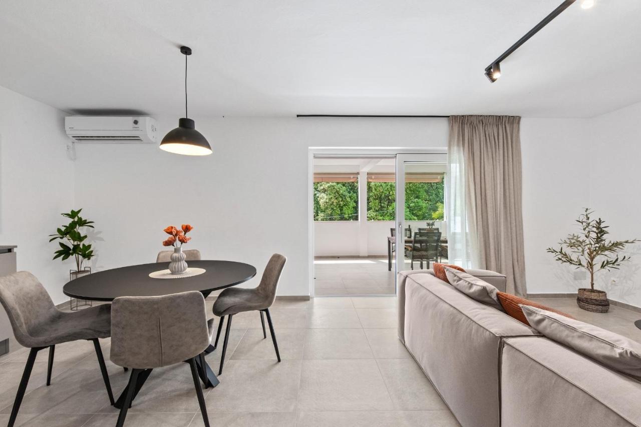 Ferienwohnung Poli Nona - Renovated In 2023 Poreč Exterior foto